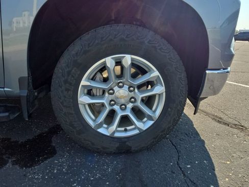 Used 2024 Chevrolet Silverado 1500 LT w/ Z71 Off-Road Package AWD/4WD image 17