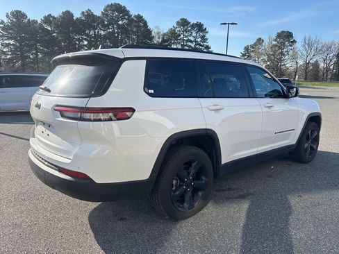 Used 2025 Jeep Grand Cherokee L Altitude image 8