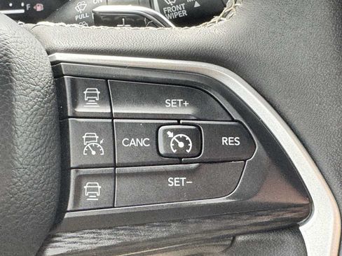 Used 2023 Jeep Grand Cherokee Altitude AWD/4WD image 22