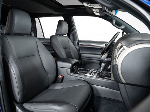 Used 2021 Lexus GX 460 Premium w/ Premium Package image 29