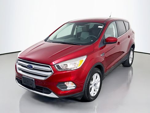Used 2019 Ford Escape SE image 4