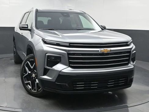 Used 2026 Chevrolet Traverse High Country FWD image 1