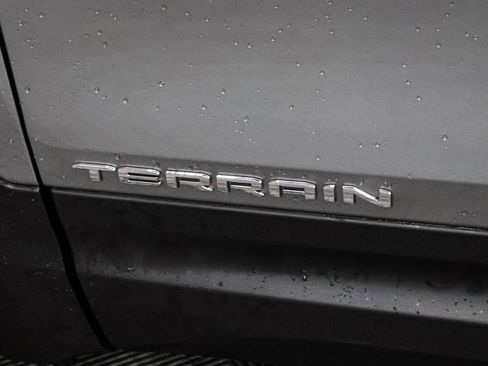 Used 2024 GMC Terrain SLT image 18