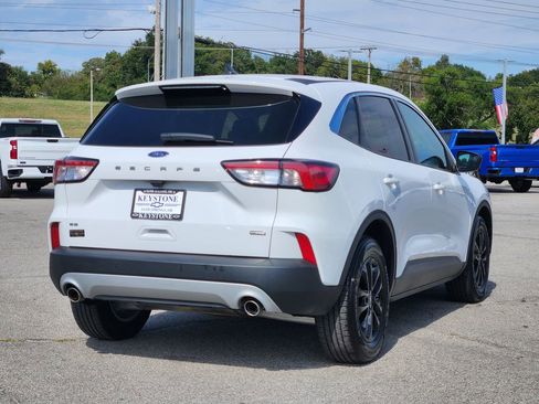 Used 2022 Ford Escape SE image 5