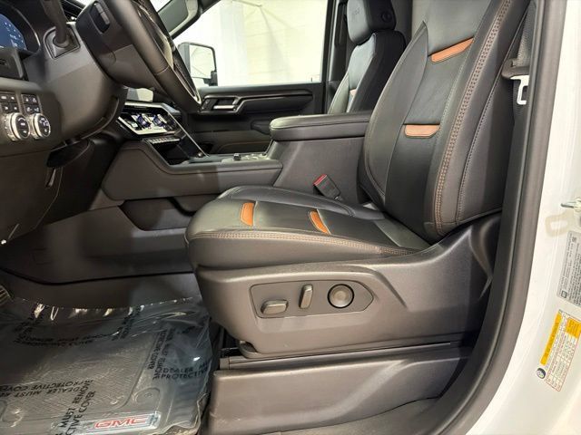 Used 2025 GMC Sierra 2500 AT4 AWD/4WD image 11