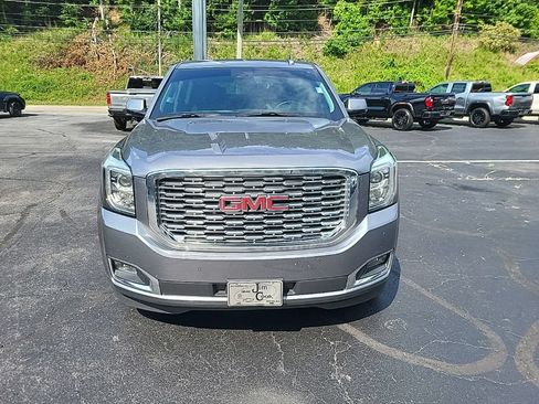 Used 2020 GMC Yukon XL Denali w/ Denali Premium Package AWD/4WD image 3