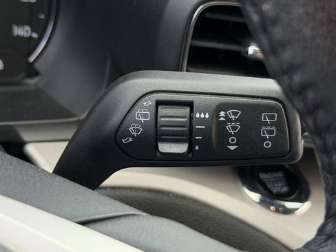 Used 2023 Ford Explorer XLT w/ Equipment Group 202A RWD image 18