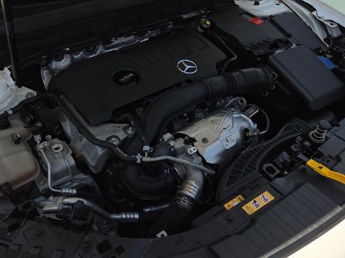 Used 2022 Mercedes-Benz GLB 250 image 19