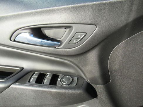 Used 2020 Chevrolet Equinox LT FWD image 19
