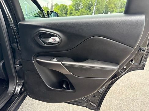 Used 2019 Jeep Cherokee Limited w/ Trailer Tow Group AWD/4WD image 28