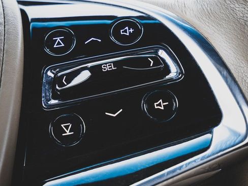 Used 2020 Cadillac Escalade ESV Platinum AWD/4WD image 16