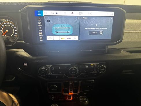 Used 2025 Jeep Wrangler Unlimited Sport AWD/4WD image 16