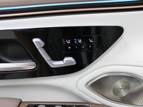 Used 2023 Mercedes-Benz EQS 580 4MATIC Sedan image 22