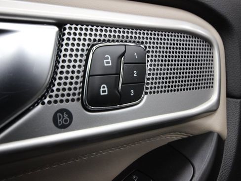 Used 2020 Ford Explorer Limited image 12