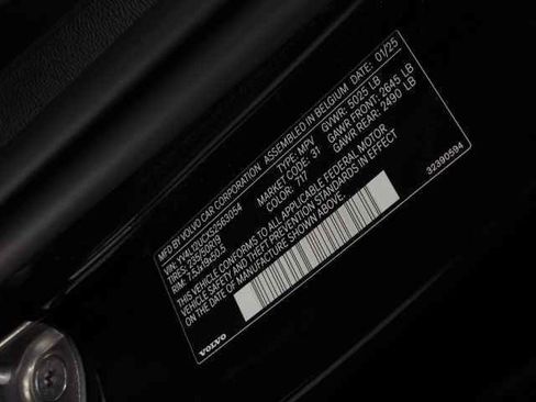 Certified 2025 Volvo XC40 B5 Plus image 33