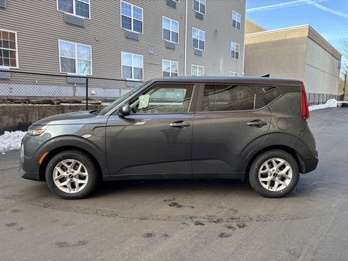 Used 2022 Kia Soul LX w/ Technology Package image 3