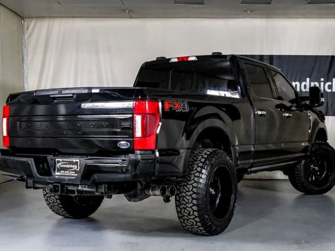 Used 2022 Ford F250 Platinum w/ FX4 Off-Road Package image 9