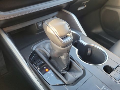 Used 2020 Toyota Highlander XLE FWD image 28