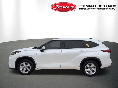 Used 2022 Toyota Highlander LE image 6
