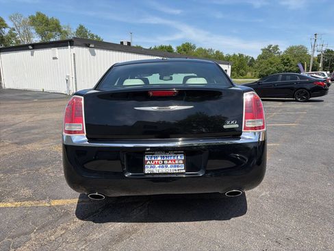 Used 2013 Chrysler 300 Motown RWD image 5