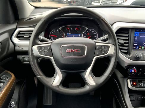 Used 2023 GMC Acadia SLE w/ Driver Convenience Package image 4