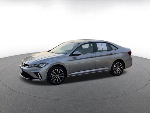 Used 2025 Volkswagen Jetta SE image 8