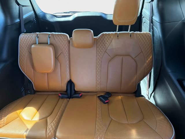 Used 2023 Chrysler Pacifica Pinnacle FWD image 12