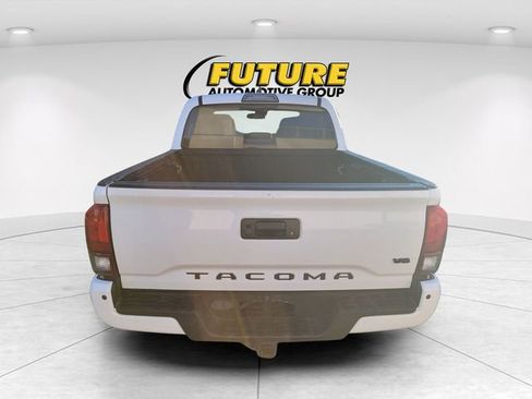 Used 2019 Toyota Tacoma TRD Off-Road w/ Technology Package image 4