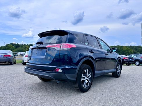 Used 2018 Toyota RAV4 LE w/ All Weather Liner Package FWD image 5
