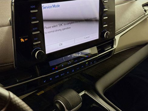 Certified 2023 Toyota Sienna Platinum AWD/4WD image 10