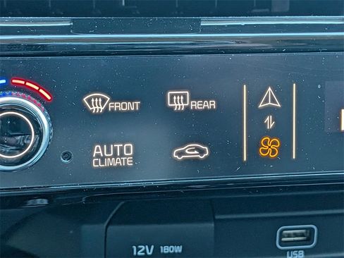 Used 2024 Kia Niro LX image 21