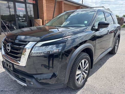 Used 2022 Nissan Pathfinder SL FWD image 2