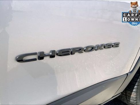Used 2018 Jeep Cherokee Latitude w/ Altitude Package FWD image 8