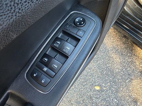 Used 2019 Chrysler 300 S image 12