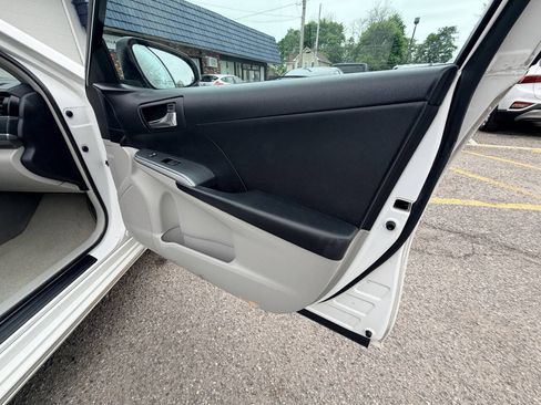 Used 2012 Toyota Camry LE FWD image 13