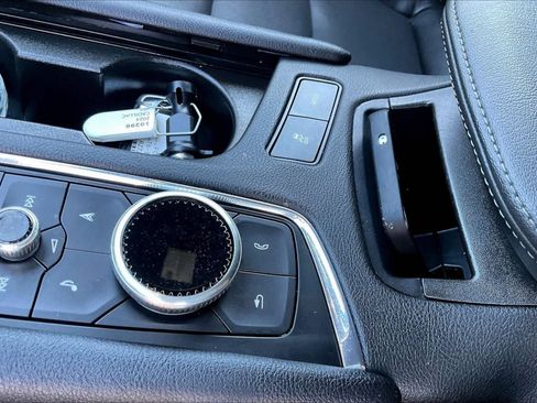 Used 2024 Cadillac XT6 Premium Luxury image 30