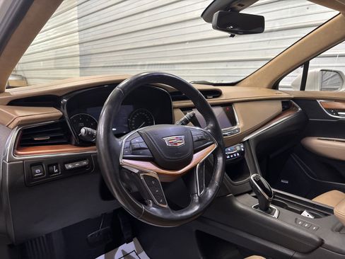Used 2019 Cadillac XT5 Platinum image 14
