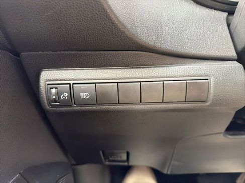 Used 2021 Toyota Corolla LE image 19