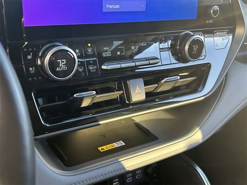 Used 2024 Toyota Highlander Limited image 25