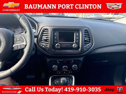 Used 2018 Jeep Compass Latitude w/ Cold Weather Group AWD/4WD image 18