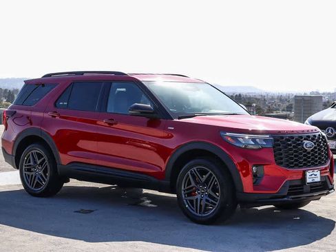 New 2026 Ford Explorer ST-Line AWD/4WD image 3
