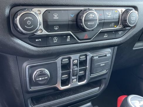 Used 2025 Jeep Wrangler Unlimited Sport AWD/4WD image 18