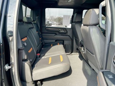 Used 2024 GMC Sierra 2500 AT4 w/ AT4 Premium Plus Package AWD/4WD image 44