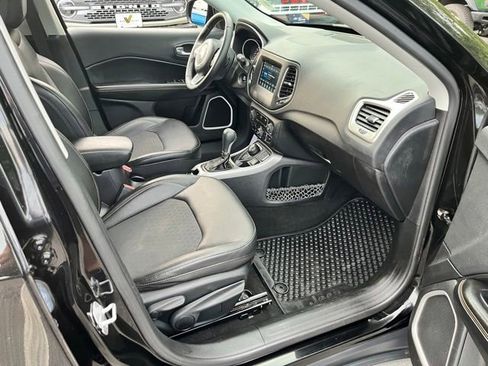 Used 2019 Jeep Compass Latitude w/ Cold Weather Group AWD/4WD image 21