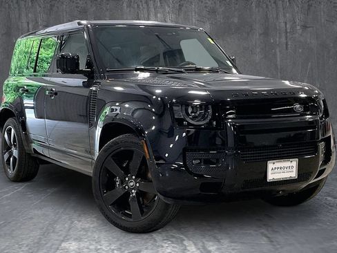 Used 2025 Land Rover Defender 110 V8 AWD/4WD image 3