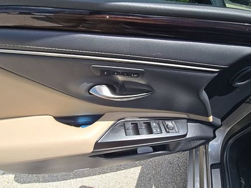Used 2019 Lexus ES 350 w/ Premium Package FWD image 14