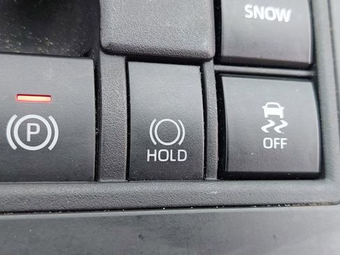 Used 2024 Toyota Highlander XLE FWD image 28