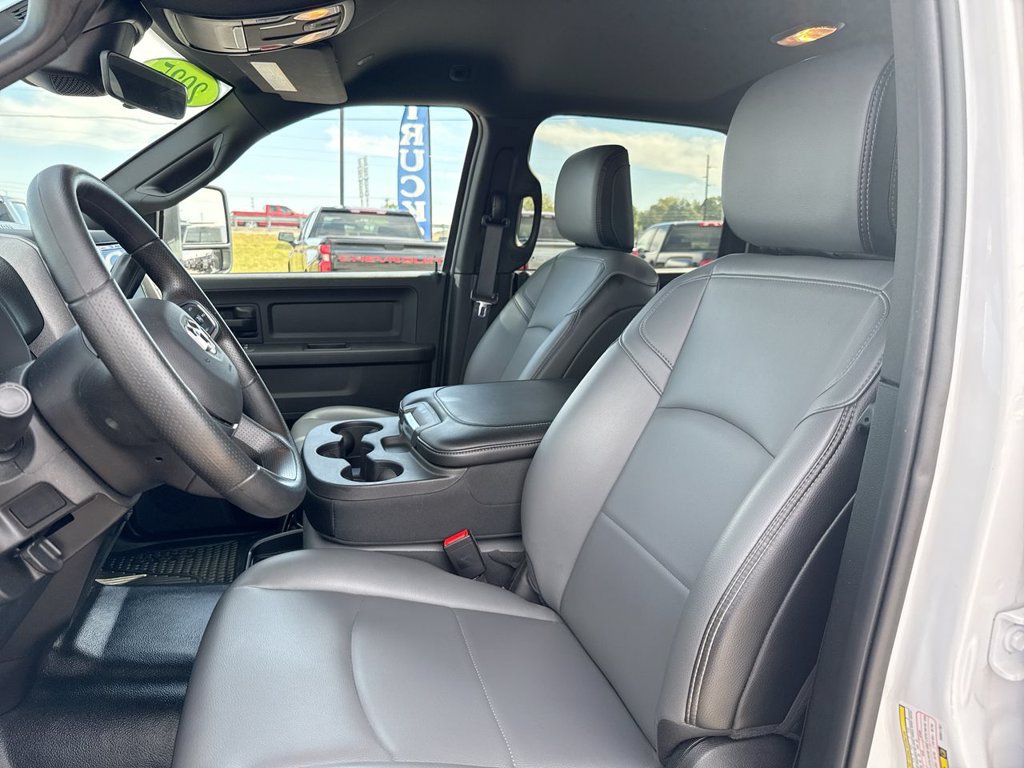 Used 2025 RAM 2500 Tradesman w/ Chrome Appearance Group AWD/4WD image 21