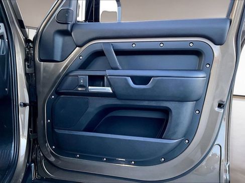 Certified 2025 Land Rover Defender 110 X image 26