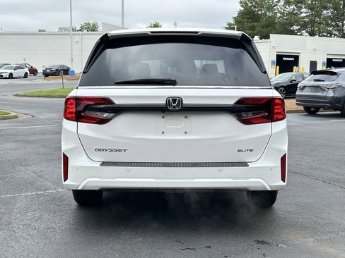 Used 2025 Honda Odyssey Elite image 11